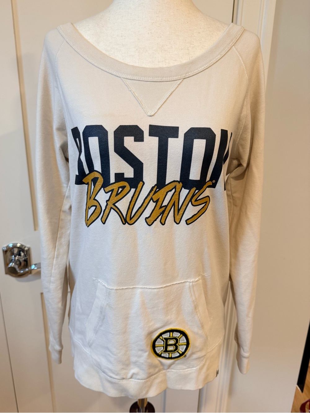 ‘47 Boston Bruins Off-the-Shoulder Cream Graphic Sweater